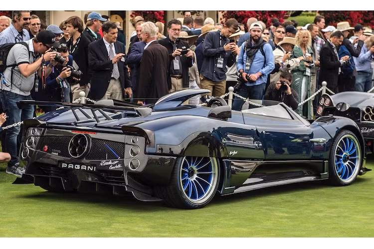 Trái với "trào lưu" chung của Thế giới siêu xe, Pagani Zonda HP Barchetta sẽ được trang bị hộp số sàn 6 cấp. Xe dẫn động cầu sau với sức mạnh được phân bổ qua vi sai cơ khí. So với Zonda F Roadster, Zonda HP Barchetta có trọng lượng nặng hơn 20 kg, đạt 1250 kg nhưng vẫn nhẹ hơn Huayra Roadster.