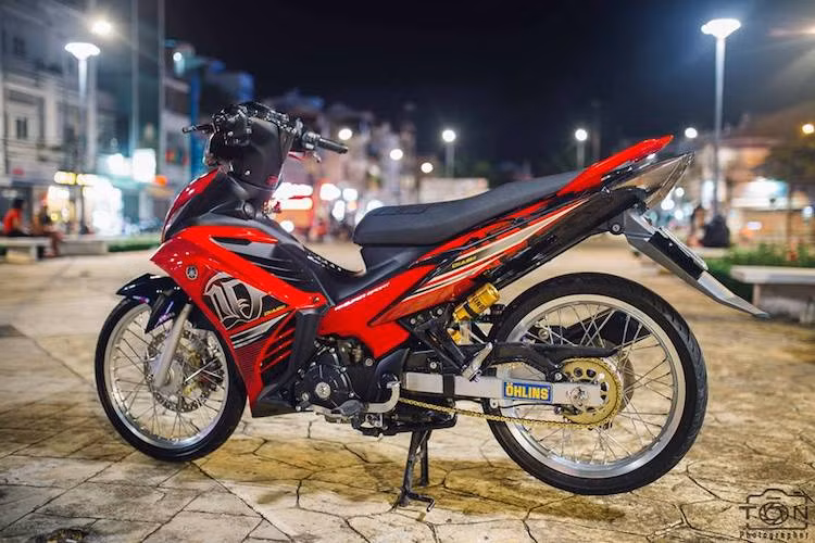 Phiên bản Yamaha Exciter 135 đời 2011 dành cho thị trường Việt Nam đã được biker Vũng Tàu "giật full" lại theo phiên bản LC135 được bán tại thị trường Indonesia, đồng thời trang trí theo phong cách kiểng bắt mắt.