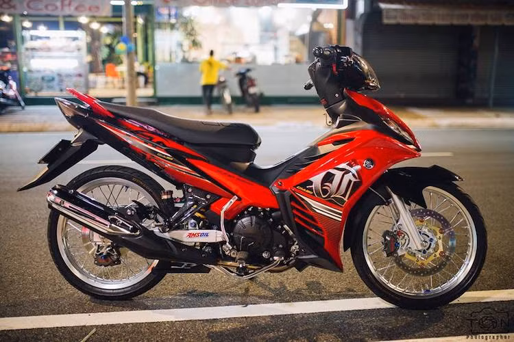 Trong bảng tên mã toàn cầu của Yamaha, dòng xe số côn tay Yamaha Exciter 135 tại Việt Nam có tên mã là T135. Tại các thị trường khác nhau, dòng xe này có khá nhiều biến thể như Spark 135 tại Thái Lan hay LC135 ở Malaysia, với sự khác biệt nằm ở màu sắc, tem dán và một số chi tiết theo luật pháp từng quốc gia như đèn chiếu sáng, pad biển số trước...