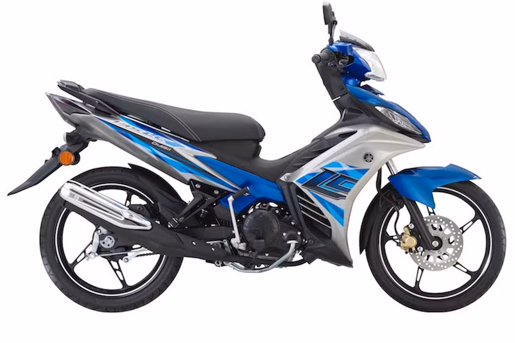 Về thiết kế, Yamaha Y135LC 2017 của Malaysia gần như giống y hệt so với chiếc Exciter 135 đã bị "khai tử" tại Việt Nam cách đây gần 3 năm. Với đời 2017, liên doanh Hong Leong Yamaha đã thay cho xe 4 màu sơn mới là xanh dương/bạc, trắng/đen, đen/xám và đỏ/đen. Ngoài ra, bộ tem dán xe cũng được thiết kế lại thể thao hơn.