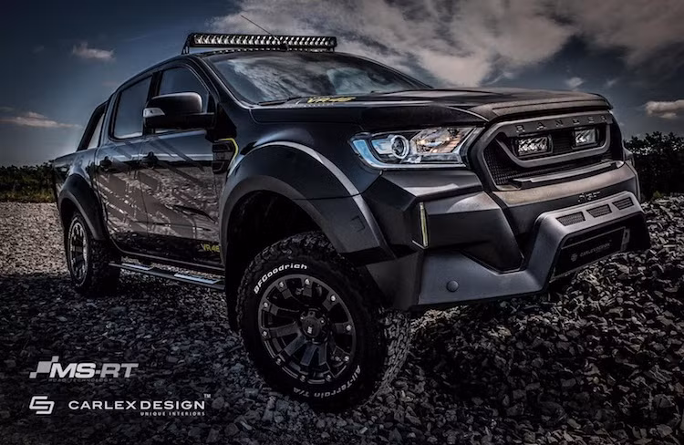 Dựa trên phiên bản Ranger cao cấp nhất tại thị trường châu Âu là Wildtrak, hãng độ MS-RT đã cùng phối hợp với Carlex Design - nhà độ nội thất nổi tiếng để cùng cho ra đời phiên bản bán tải Ford Ranger VR46 đặc biệt, với ngoại hình cực "chiến" và nội thất mang phong cách xe đua, lấy cảm hứng từ tay đua môtô Valentino Rossi.