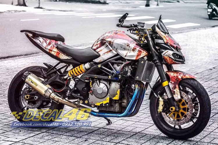 Trong số các dòng xe phân khối lớn tầm 600 cc đang bán tại Việt Nam, xe môtô Benelli BN600i là một trong những mẫu xe có giá hấp dẫn nhất. Dù vẫn còn bị chê là "xác Ý, hồn Trung Quốc" nhưng không thể phủ nhận rằng chiếc xe đã thu hút một lượng lớn biker Việt bởi kiểu dáng khỏe khoắn và động cơ 4 xi-lanh 600 cc.