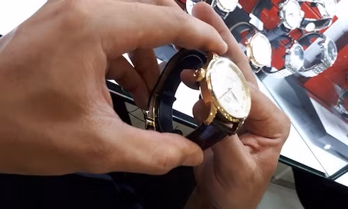 5.000 nguoi bo tien trieu mua dong ho gia khong he biet