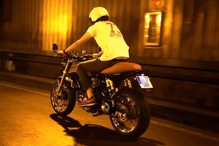 Chỉ bằng những chi tiết đơn giản Workshop Madrid đã khiến chiếc môtô GT1000 "nhã nhặn" trở thành một mẫu brat đầy "nổi loạn" trên đường phố.