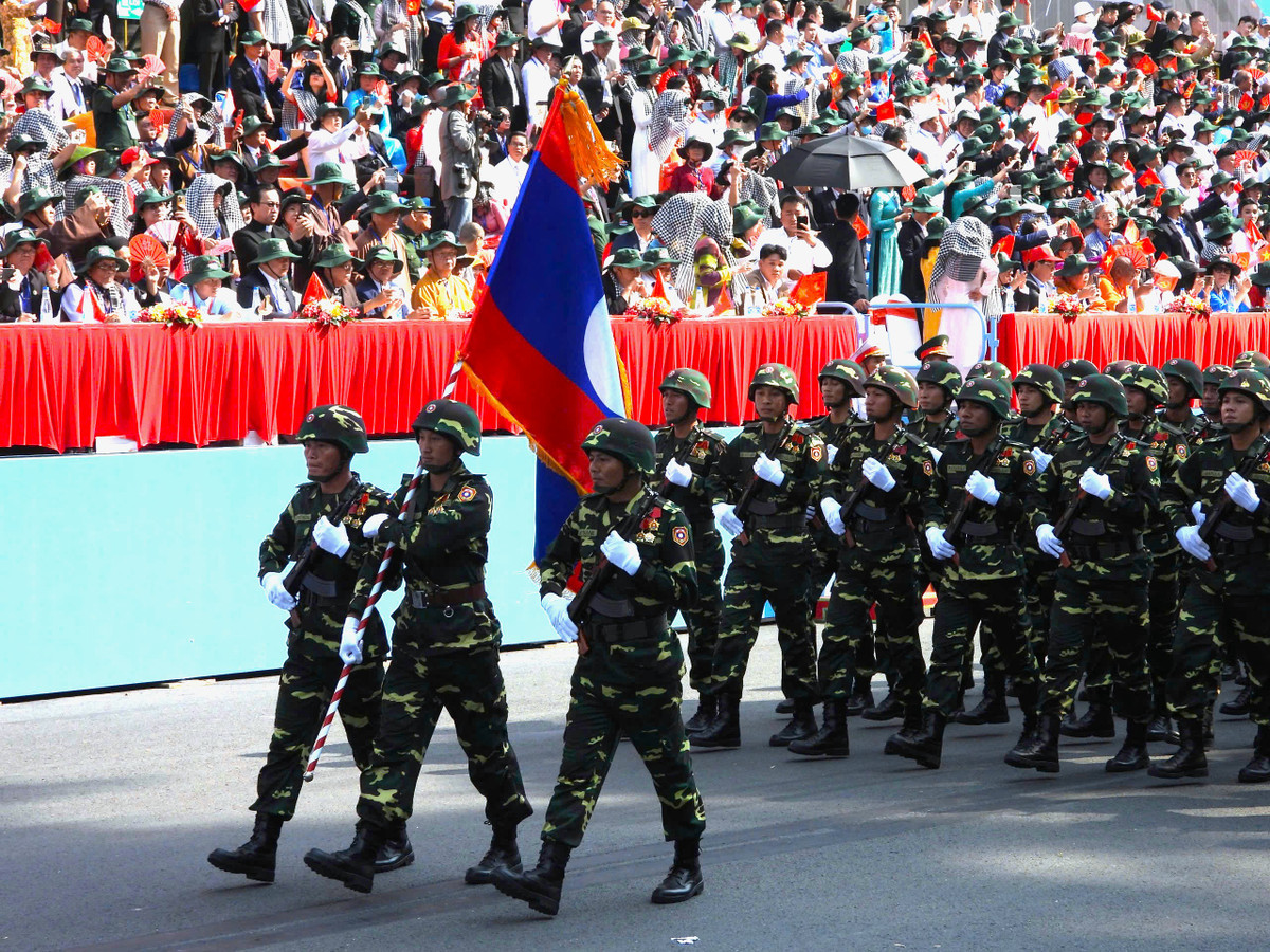 Tình đoàn kết quốc tế tỏa sáng trong ngày hội thống nhất non sông - Hình 2 Tinh doan ket quoc te toa sang trong ngay hoi thong nhat non song-Hinh-2