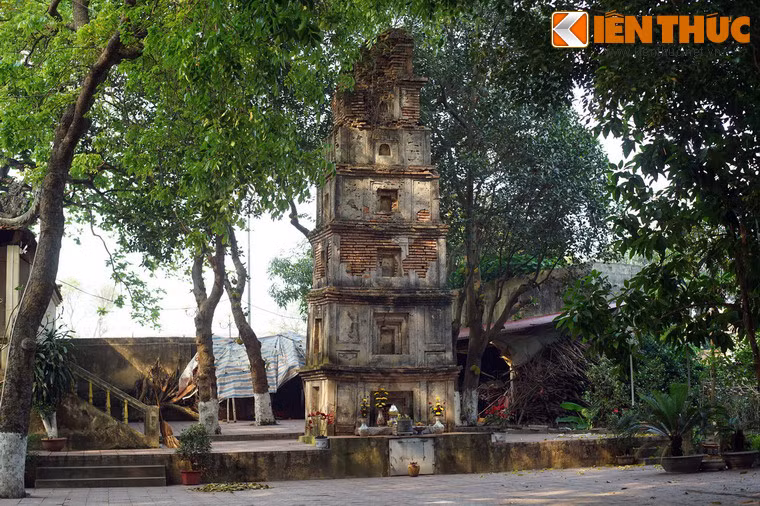 Nằm trong khuôn viên chùa Cói (phường Hội Hợp, thành phố Vĩnh Yên), tháp Cói là một trong những công trình kiến trúc tiêu biểu của thời Hậu Lê còn tồn tại đến nay.