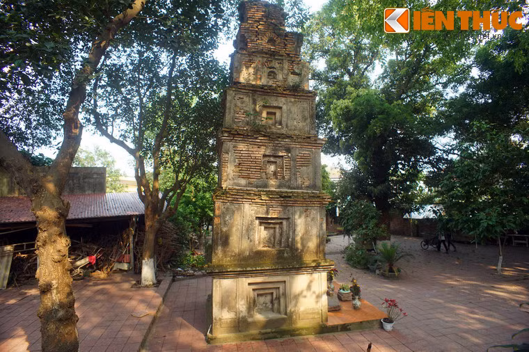 Theo khảo sát, tháp có 7 tầng, cao 7,70m, bình đồ hình vuông với chân đế mỗi cạnh rộng 1,7m.