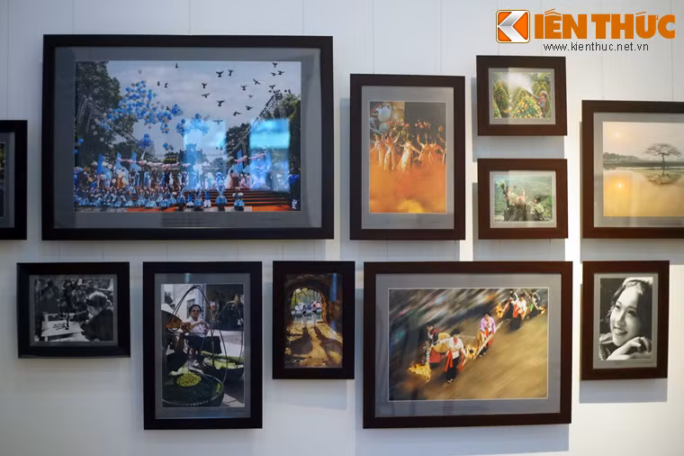 Nhiều người theo nghiệp sáng tác để trở thành nghệ sĩ nhiếp ảnh với các tác phẩm nổi tiếng ghi lại những khoảnh khắc đẹp, dấu ấn lịch sử, văn hóa của đất nước. Ảnh: Những tác phẩm tiêu biểu của các nhiếp ảnh gia Lai Xá được trưng bày tại bảo tàng.