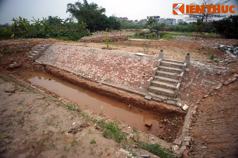 Ao phong thủy phía trước lăng Đề đốc, một hạng mục trong quá trình tôn tạo lăng.