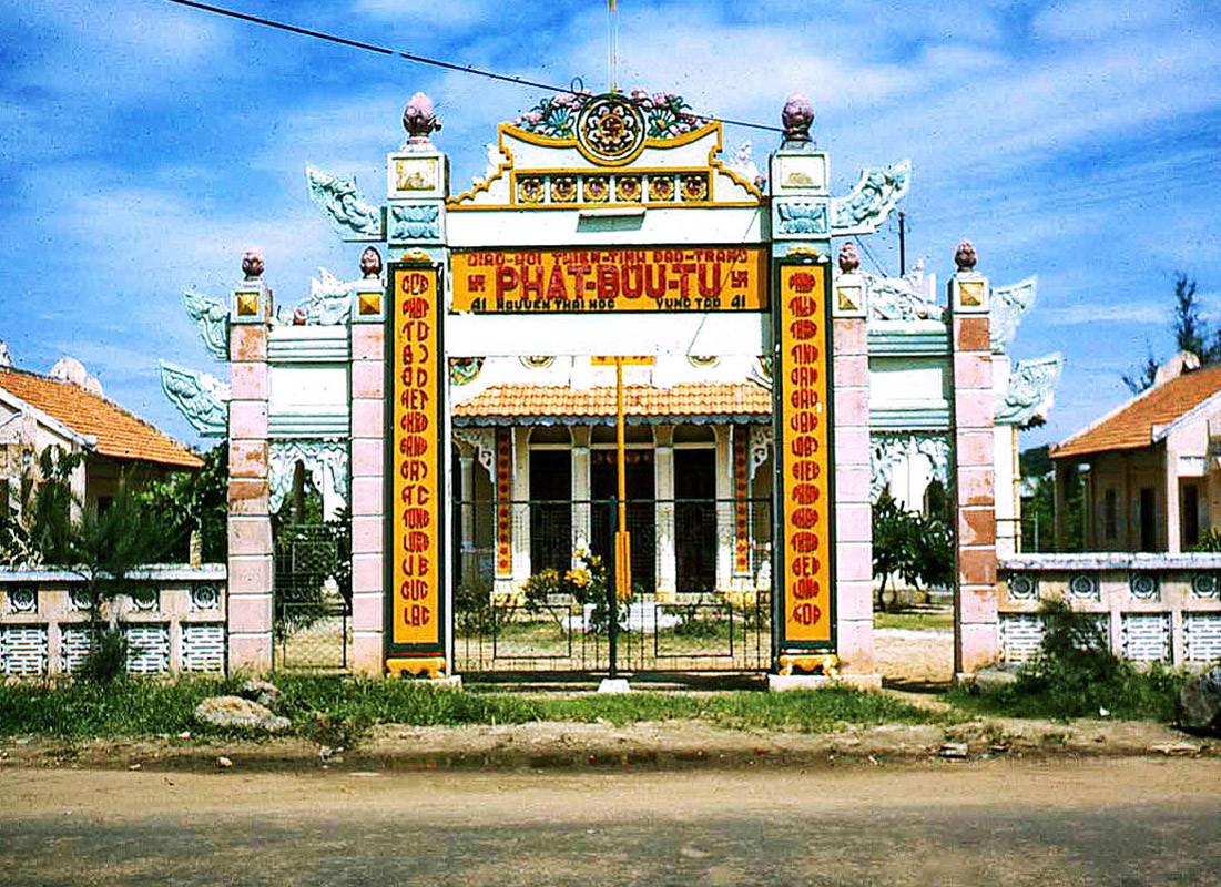 Chùa Phật Bửu trên đường Nguyễn Thái Học. Ảnh: Bruce Tremellen.