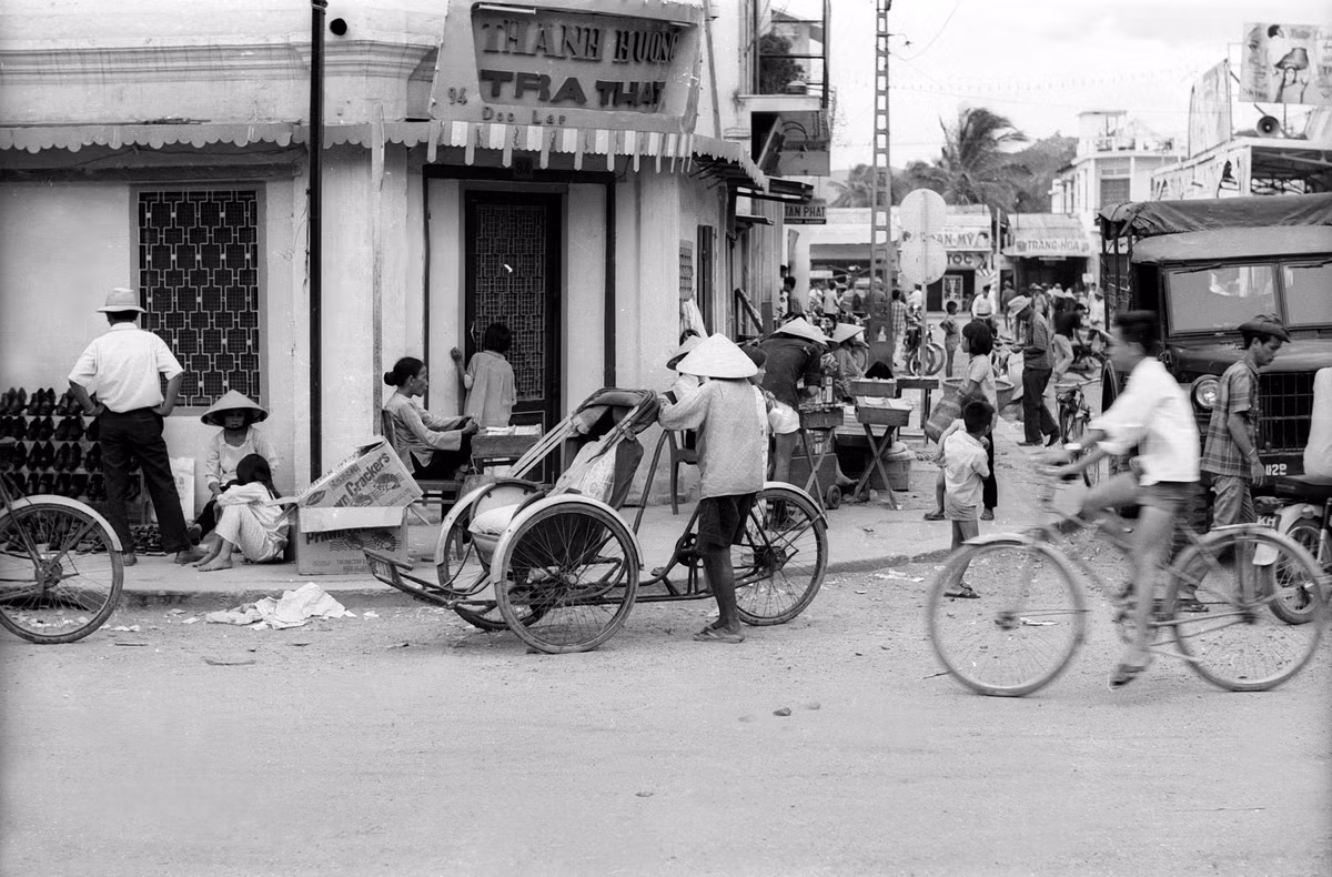 Khung cảnh nhộn nhịp ở ngã tư Độc Lập - Nhà Thờ. Ảnh: Kennk Flickr