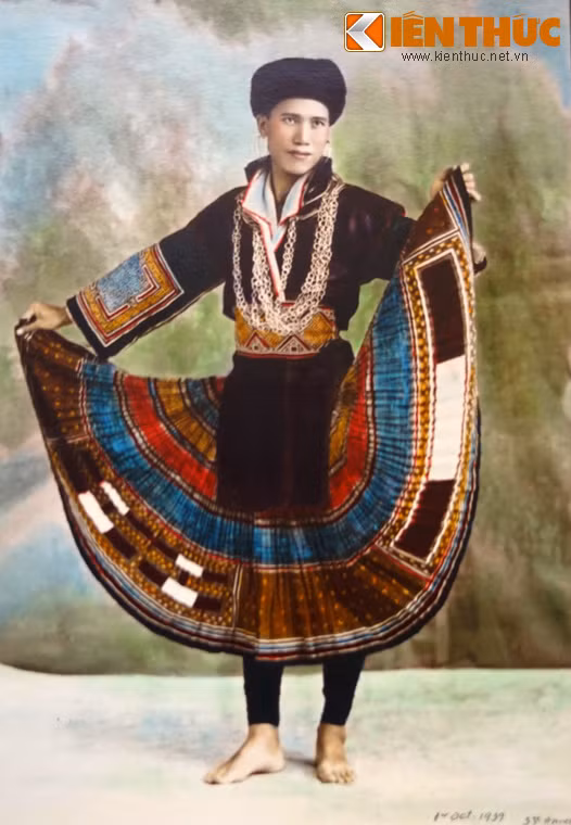 Điều này khiến cho những bức ảnh tô màu theo lối thủ công được lưu giữ từ xa xưa trở thành những tác phẩm độc đáo và hiếm có.