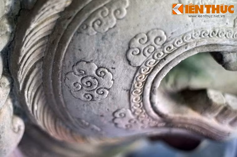 Sự tài tình của bàn tay nghệ nhân xưa đã được thể hiện rõ nét qua sự kết hợp giữa hình khối đồ sộ, dũng mãnh với sự tinh tế đến từng chi tiết nhỏ của tác phẩm.