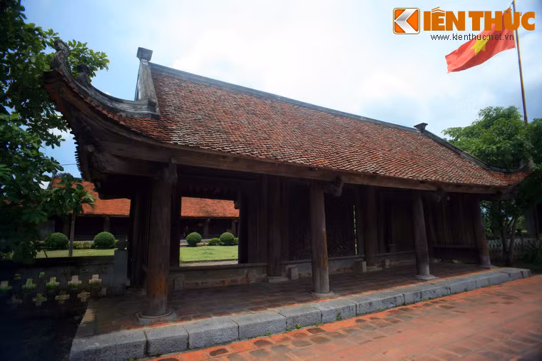 Việc xây dựng ngôi chùa Keo Thượng được bắt đầu từ năm 1630 và hoàn thành vào năm 1632. Chùa mang phong cách kiến trúc thời Lê do Cường Dũng hầu Nguyễn Văn Trụ vẽ kiểu, phỏng theo kiến trúc của chùa Keo Hành Thiện. Sau khi xây dựng xong, chùa được trùng tu nhiều lần, vào các năm 1689, 1707, 1941...