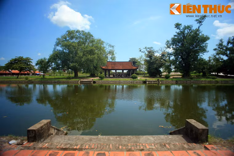 Năm 1611, nước sông Hồng lên to làm ngập làng Giao Thủy. Một bộ phận dân cư dời đi nơi khác, lập thành làng Hành Thiện, xây dựng nên ngôi chùa Keo mới gọi là chùa Keo Dưới (Keo Hạ) hay chùa Keo Hành Thiện. Một bộ phận dân cư lập làng Dũng Nhuệ trên đất Thái Bình và cũng dựng lên một ngôi chùa, gọi là chùa Keo Trên (Keo Thượng), hay chùa Keo Thái Bình.