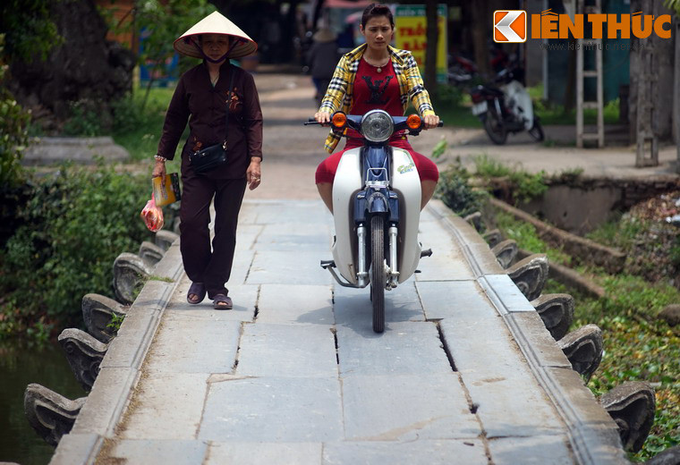 Sau hai thế kỷ tồn tại, cầu đá làng Nôm vẫn bền vững về mặt kết cấu. Ngày nay, hàng trăm lượt người cùng các phương tiện cơ giới vẫn qua cầu mỗi ngày.