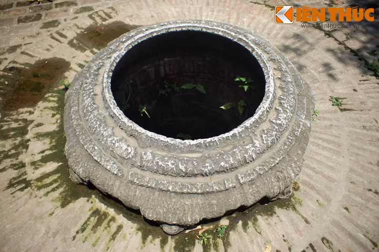 Theo quan niệm truyền thống của người Việt, cách tạo hình này thể hiện ước vọng về sự trường tồn, vững chắc và tài lộc, thành đạt trong sự nghiệp.