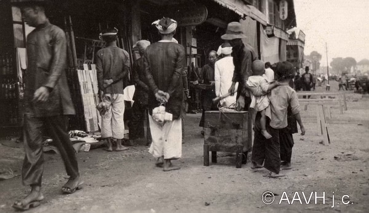 Các quầy hàng rong trên đường phố Sài Gòn. Ảnh: Aavh.org.