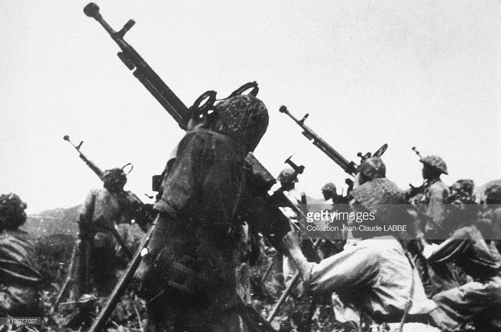 Lực lượng phòng không Việt Minh trực chiến. Ảnh: Getty.