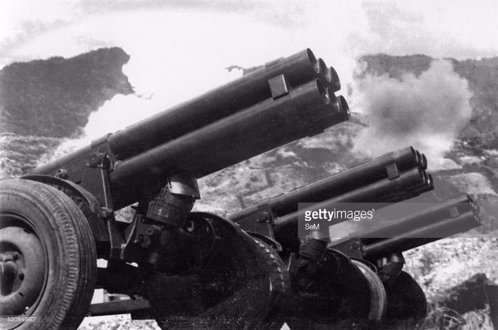 Pháo phản lực 122mm được sử dụng lần đầu tiên tại Điện Biên Phủ vào đêm 6/5/1954, khi thất bại toàn cục của quân Pháp đã cận kề. Ảnh: Getty.