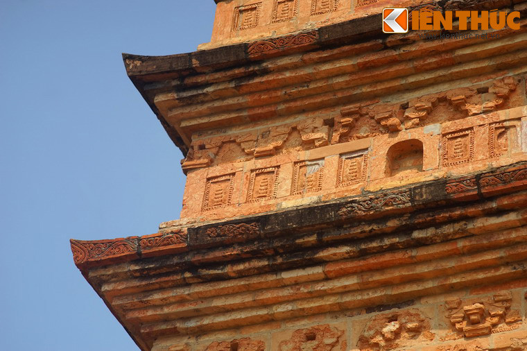 Có nhiều truyền thuyết liên quan đến tháp Bình Sơn, cho thấy vị trí đặc biệt của tháp trong văn hóa tâm linh và ý thức cộng đồng của người dân bản địa. Ngày nay, tháp Bình Sơn là một trong những di tích lịch sử và nghệ thuật - kiến trúc có giá trị quan trọng bậc nhất của Việt Nam.