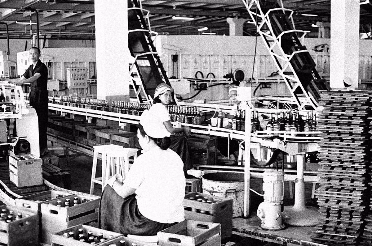 Bên trong nhà máy sản xuất bia Sài Gòn. Ảnh: Getty.