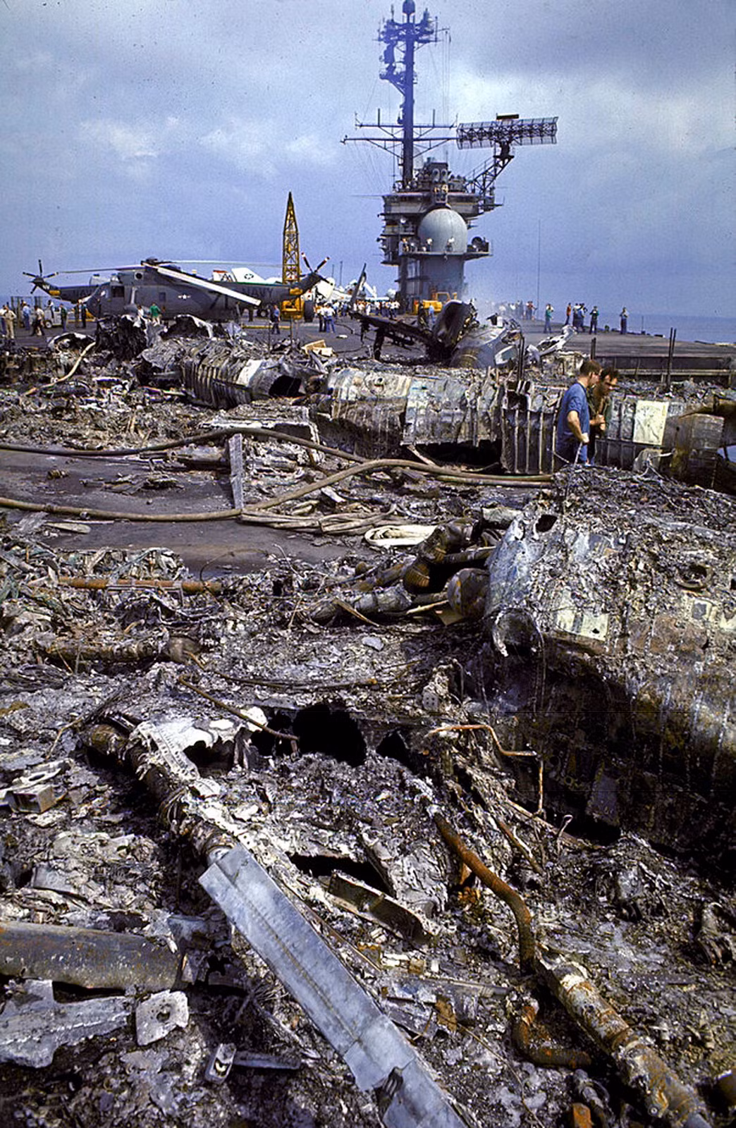 Đây cũng là một thảm họa chưa từng có trong lịch sử tàu sân bay thế giới từ trước tới nay. Ảnh: Dick Swanson.