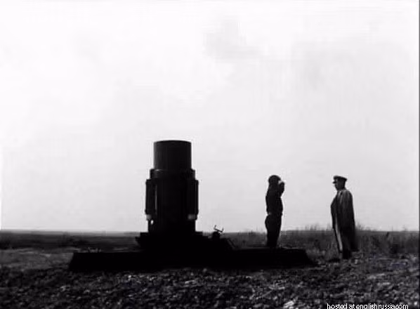 Bệ phóng đã được chĩa lên trời. Ảnh: English Russia.