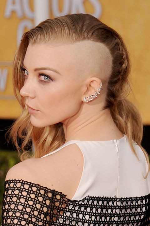 Natalie Dormer với hoa tai xoắn bấm quanh tai độc đáo. Ảnh: Elle.