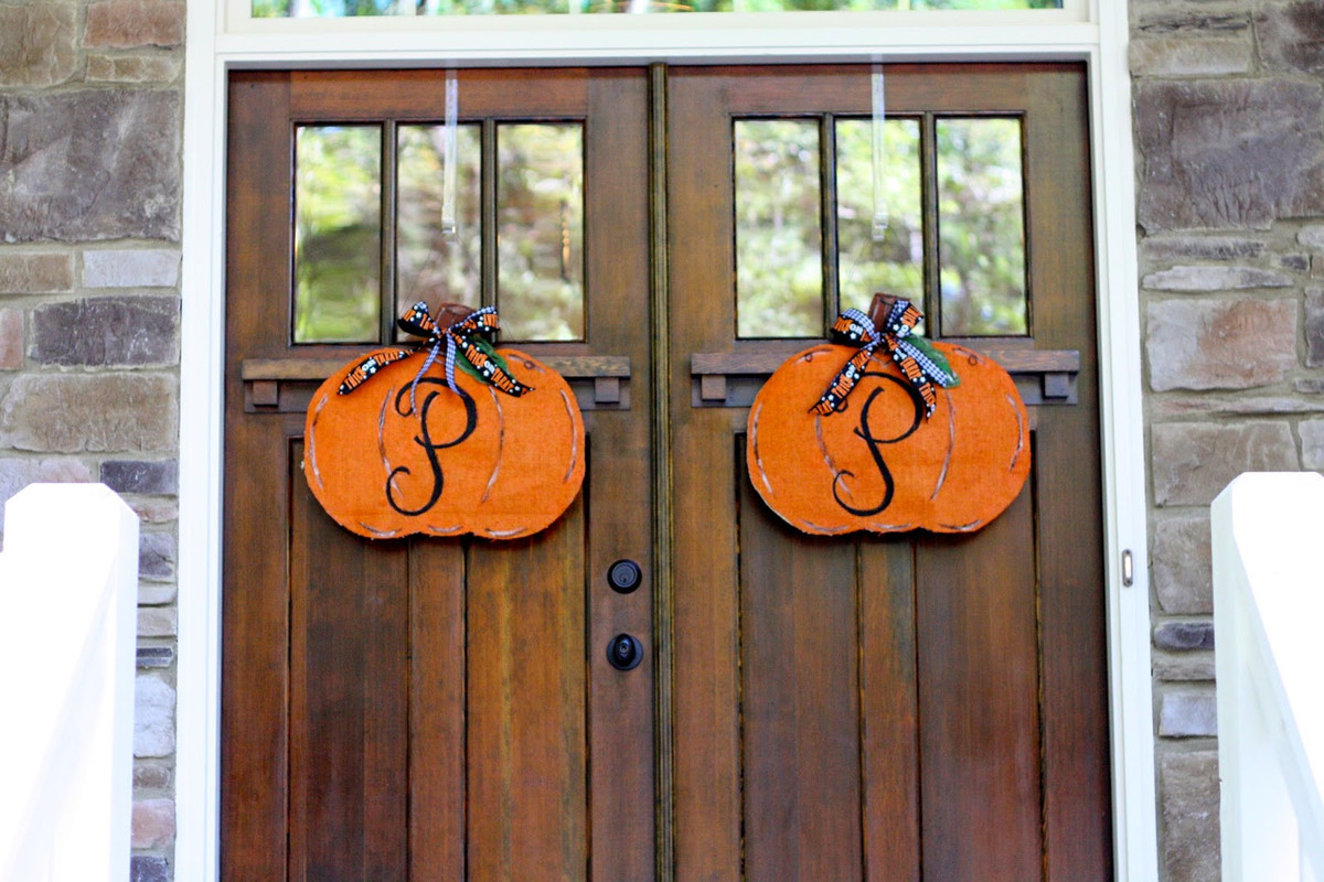 Người Trung Quốc cũng thường treo chiếc hộp hình bí ngô trước cửa sổ với mong muốn biến ước mơ thành hiện thực. Ảnh: Blogsport.