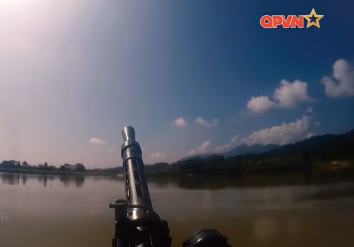 Trong khi khẩu súng chính vẫn không thay đổi – đại liên 14,5mm KPVT có tốc độ bắn đến 600 phát/phút, tầm bắn hiệu quả 3.000m, tầm bắn tối đa đến 4.000m, có thể chống máy bay. Nguồn ảnh: Quốc phòng Việt Nam