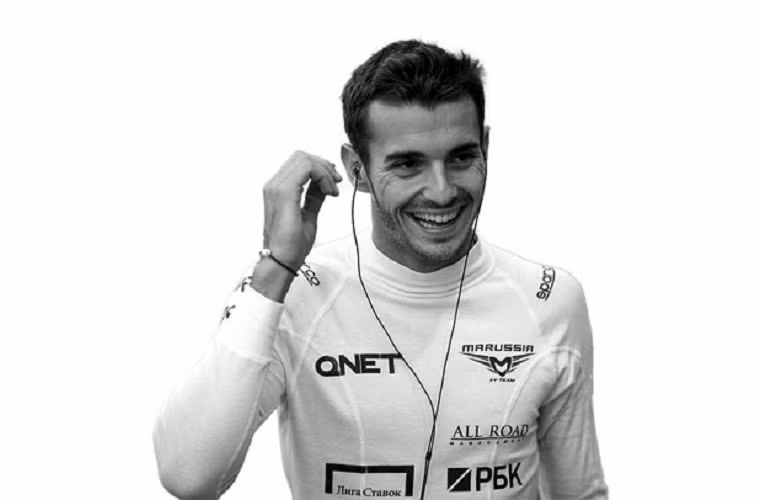 5. Jules Bianchi: Motorsport là nguy hiểm, nhưng những khủng khiếp may mắn còn nguy hiểm hơn. Một vụ tai nạn điên rồ xảy ra, không ai chết nhưng điều để lại thật đáng buồn.