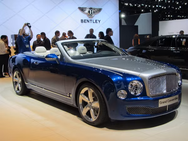 10. Bentley Grand Convertible Concept: Ý tưởng này sử dụng một động cơ 6,75 lít V8, tạo ra 530 mã lực, mô men xoắn 811 lb-ft và có nội thất sang trọng được phủ kín bằng da.