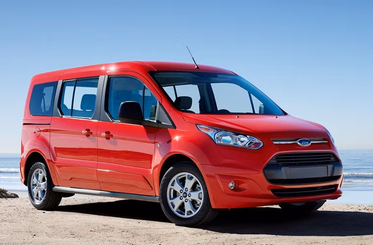6. 2015 Ford Transit Connect Wagon: có giá $26,180 với 7 chỗ ngồi. Xe có khối lượng và kích thước của xe thương mại truyền thống. Tuy nhiên, nó có hệ thống như một chiếc xe hơi thông thường.