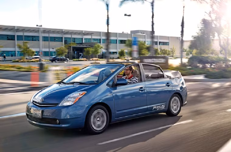  5. Toyota Prius: Từ việc đáng khen ngợi lại trở thành nực cười. “Chiếc xe tệ nhất tôi đã từng điều khiển” là phát biểu của B Pulman.