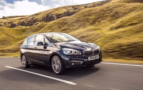 1. BMW sử dụng hệ dẫn động cầu trước: Dòng xe Active Toure giống như chiếc Kia Caren - một cái tên khác với quy tắc đặt tên vốn khó hiểu của hãng BMW. Với hệ thống này, việc lái xe chẳng dễ dàng tí nào. 