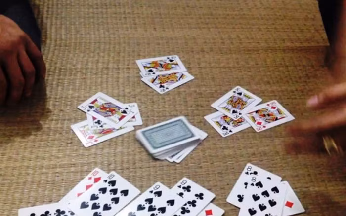  Chủ tịch xã bị cách chức vì đánh bạc: Ngày 22/9/2020, UBND Thị xã Long Mỹ, Hậu Giang có quyết định thi hành kỷ luật đối với ông N.T.S, Chủ tịch UBND xã Long Trị. Ông S. cách hết các chức vụ trong Đảng do vi phạm những điều Đảng viên không được làm. Trước đó, ông S. đánh bạc ăn thua bằng tiền trên địa bàn xã và bị công an bắt quả tang, lập biên bản.