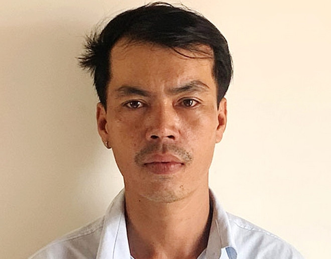  Đi tìm bạn gái kẻ trốn nã bị bắt gọn: Ngày 29/4, Công an xã Vĩnh Lương, TP Nha Trang (Khánh Hòa) cho biết, Trần Anh Phi (SN 1986, trú thị xã Ninh Hòa, tỉnh Khánh Hòa - bị Công an TP Nha Trang ra quyết định truy nã đối tượng trên toàn quốc về tội “Gây rối trật tự công cộng”) lén lút mò về hẻm phố để tìm gặp bạn gái thì bị Công an xã Vĩnh Lương vây bắt. 