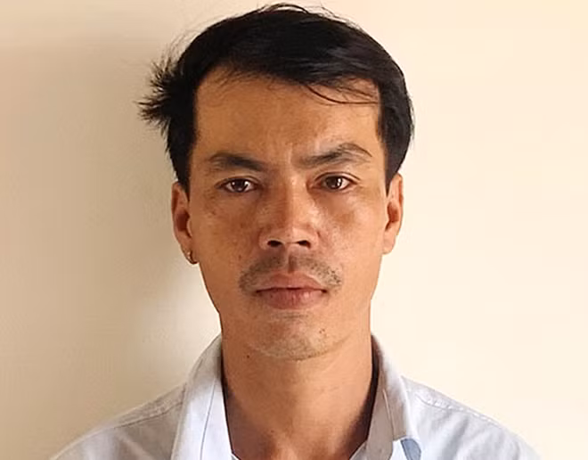  Đi tìm bạn gái kẻ trốn nã bị bắt gọn: Ngày 29/4, Công an xã Vĩnh Lương, TP Nha Trang (Khánh Hòa) cho biết, Trần Anh Phi (SN 1986, trú thị xã Ninh Hòa, tỉnh Khánh Hòa - bị Công an TP Nha Trang ra quyết định truy nã đối tượng trên toàn quốc về tội “Gây rối trật tự công cộng”) lén lút mò về hẻm phố để tìm gặp bạn gái thì bị Công an xã Vĩnh Lương vây bắt. 