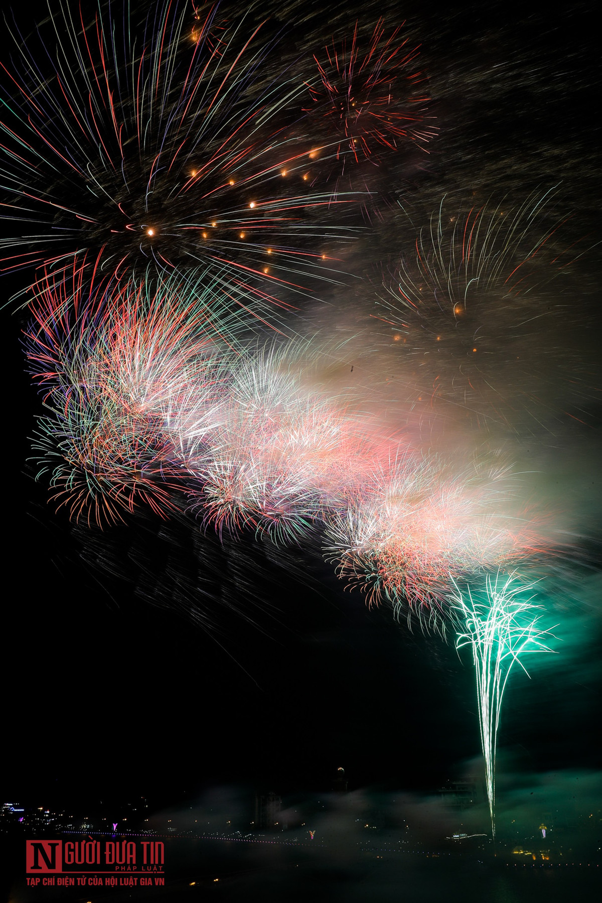 Dịp Giỗ Tổ Hùng Vương năm nay được tỉnh Phú Thọ tổ chức trong trạng thái bình thường mới, vừa phát triển kinh tế - xã hội, vừa phòng chống dịch COVID-19, có sự điều chỉnh phù hợp, tập trung tổ chức các hoạt động phần lễ đảm bảo trang nghiêm, trọng thể, thành kính hướng vế cội nguồn. (Ảnh: Người Đưa tin) 