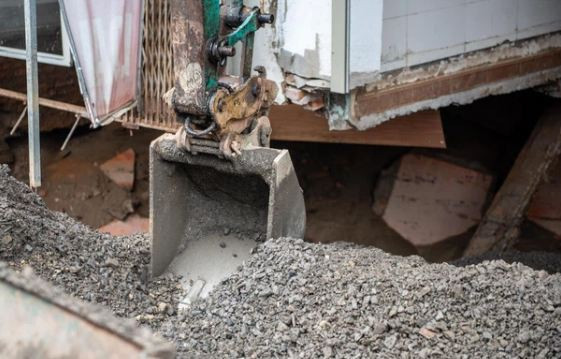 Xử lý “hố tử thần” ở Hà Nội đã tốn bao nhiêu đá, xi măng, sắt thép? - Hình 2 Xu ly “ho tu than” o Ha Noi da ton bao nhieu da, xi mang, sat thep?-Hinh-2