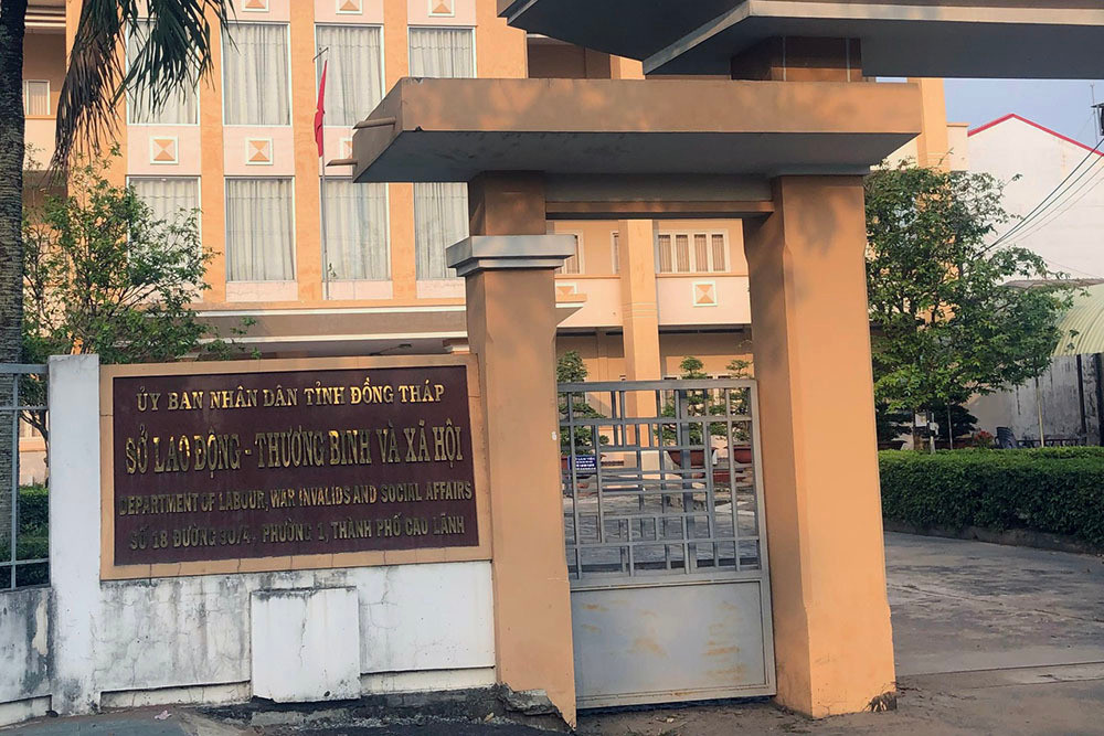  Kỷ luật cảnh cáo Giám đốc Sở LĐTB&amp;XH Đồng Tháp: Ngày 20/4, Tỉnh ủy Đồng Tháp cho biết, vừa có quyết định thi hành kỷ luật cảnh cáo đối với ông Bùi Thành Nhơn, Giám đốc Sở Lao động - Thương binh và Xã hội. Theo kết luận, ông Nhơn đã vi phạm những điều đảng viên không được làm, gây bức xúc trong nội bộ, làm giảm uy tín tổ chức đảng và cá nhân ông. 