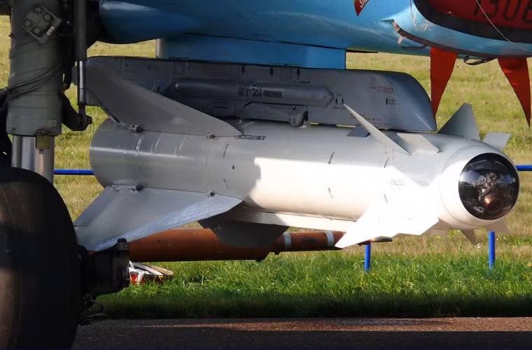 Tên lửa không đối đất Kh-29 có tầm bắn 10-30km, mang được khối thuốc nổ nặng tới 320kg đủ sức công phá những công sự phòng ngự kiên cố nhất.