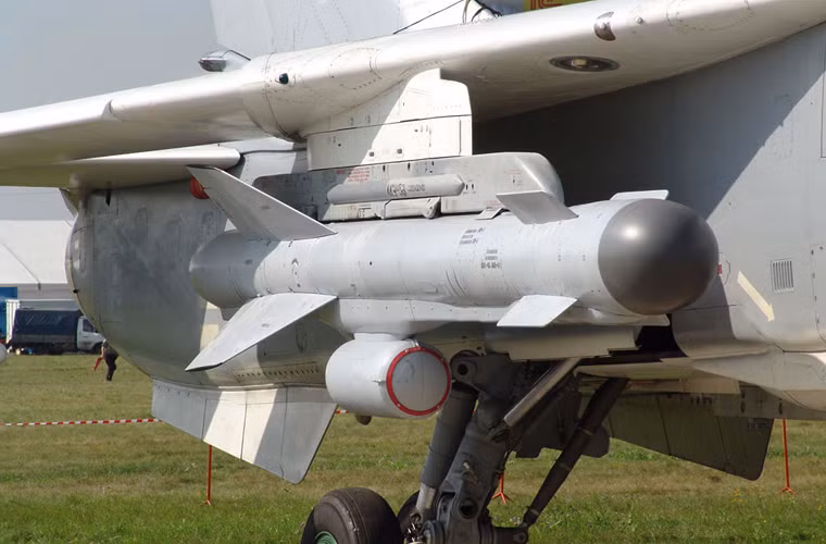 Do phiến quân IS không có hỏa lực phòng không tầm xa nên ít có khả năng Nga triển khai cả loại tên lửa không đối đất Kh-59 Ovod có tầm bắn 100-200km, mang đầu nổ 320kg. Dẫu vậy, cũng không loại trừ khả năng mà Nga có thể “vung tay” sử dụng vũ khí tấn công đắt tiền này với tính thử nghiệm hiệu quả thực sự trên chiến trường.