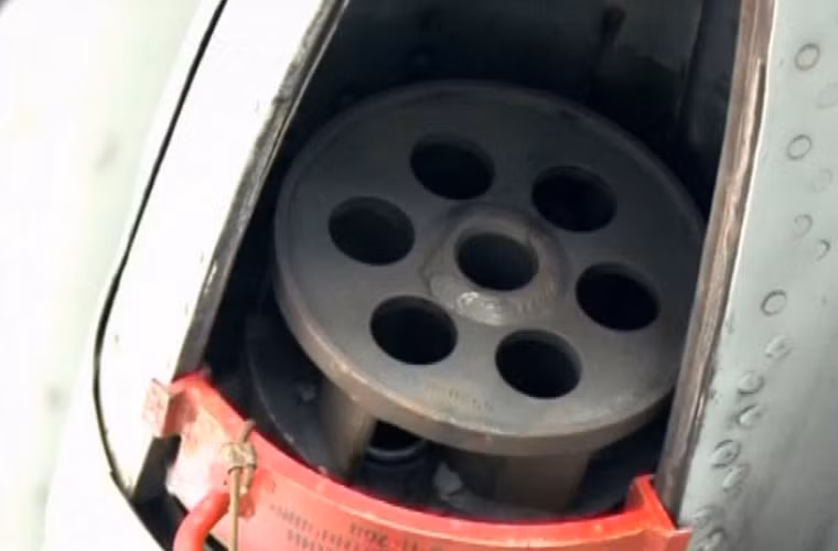 Ở tầm thấp, pháo 30mm trang bị trên hầu hết máy bay Sukhoi cũng trở thành vũ khí lợi hại tấn công các điểm ẩn núp phiến quân IS.