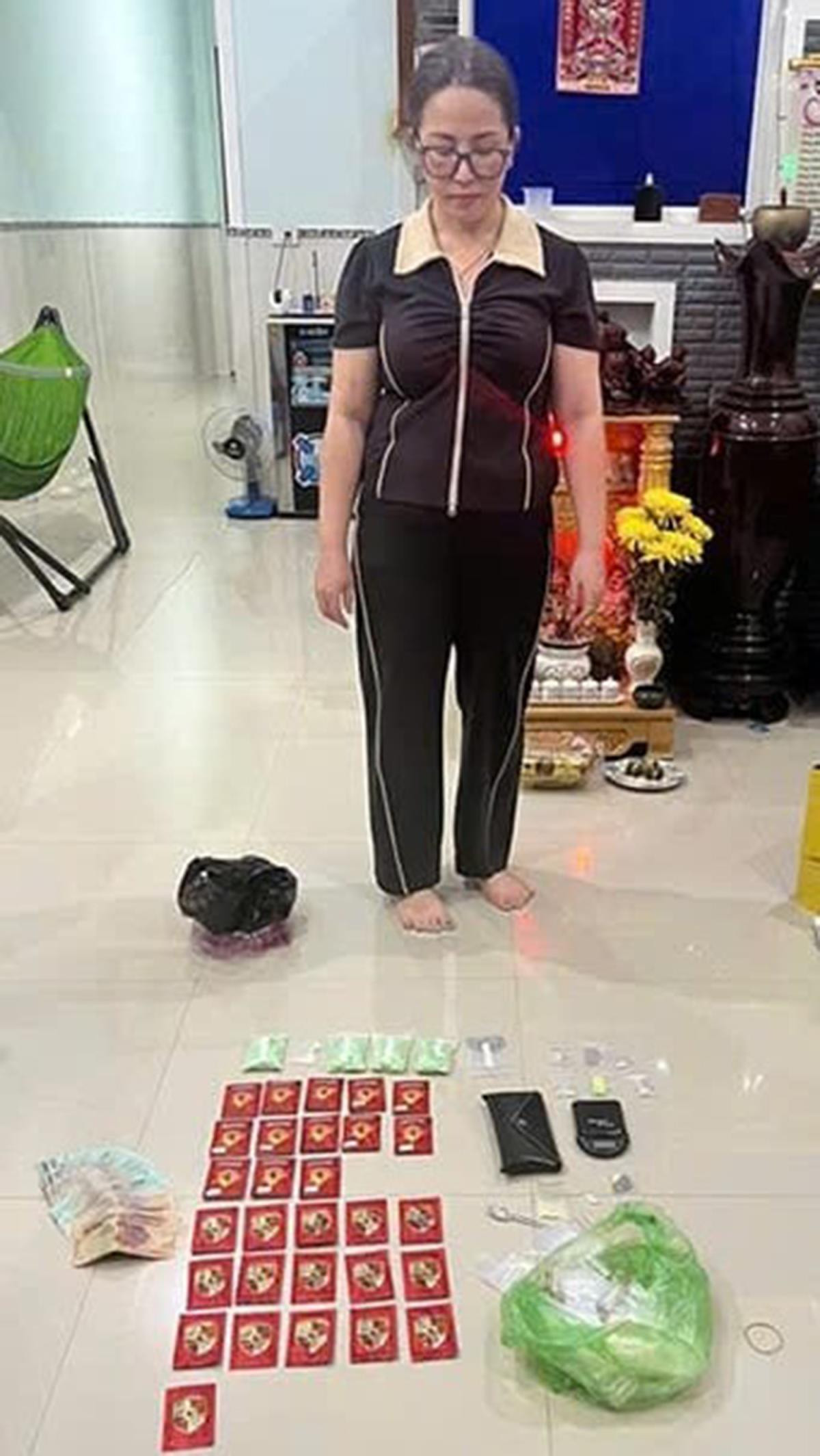 Phá đường dây cung cấp ma túy cho “dân bay” trong các quán karaoke - Hình 2 Pha duong day cung cap ma tuy cho “dan bay” trong cac quan karaoke-Hinh-2