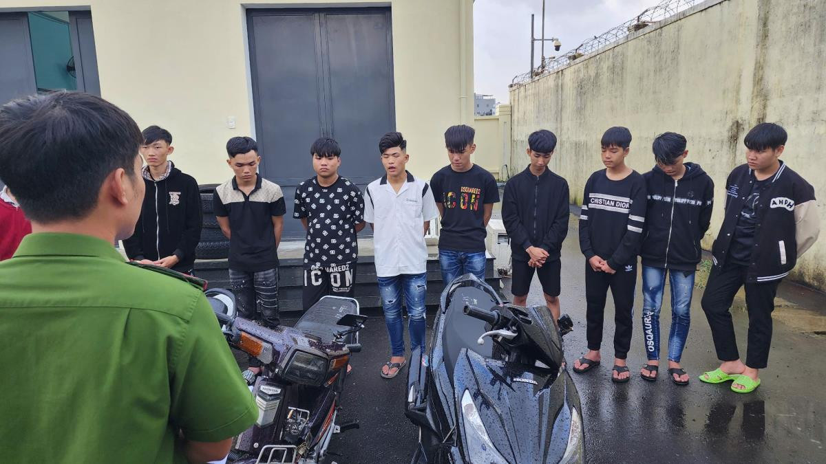 Tụ tập đánh nhau chỉ vì 2 “trẻ trâu” chọc tức nhau trên mạng Tu tap danh nhau chi vi 2 “tre trau” choc tuc nhau tren mang