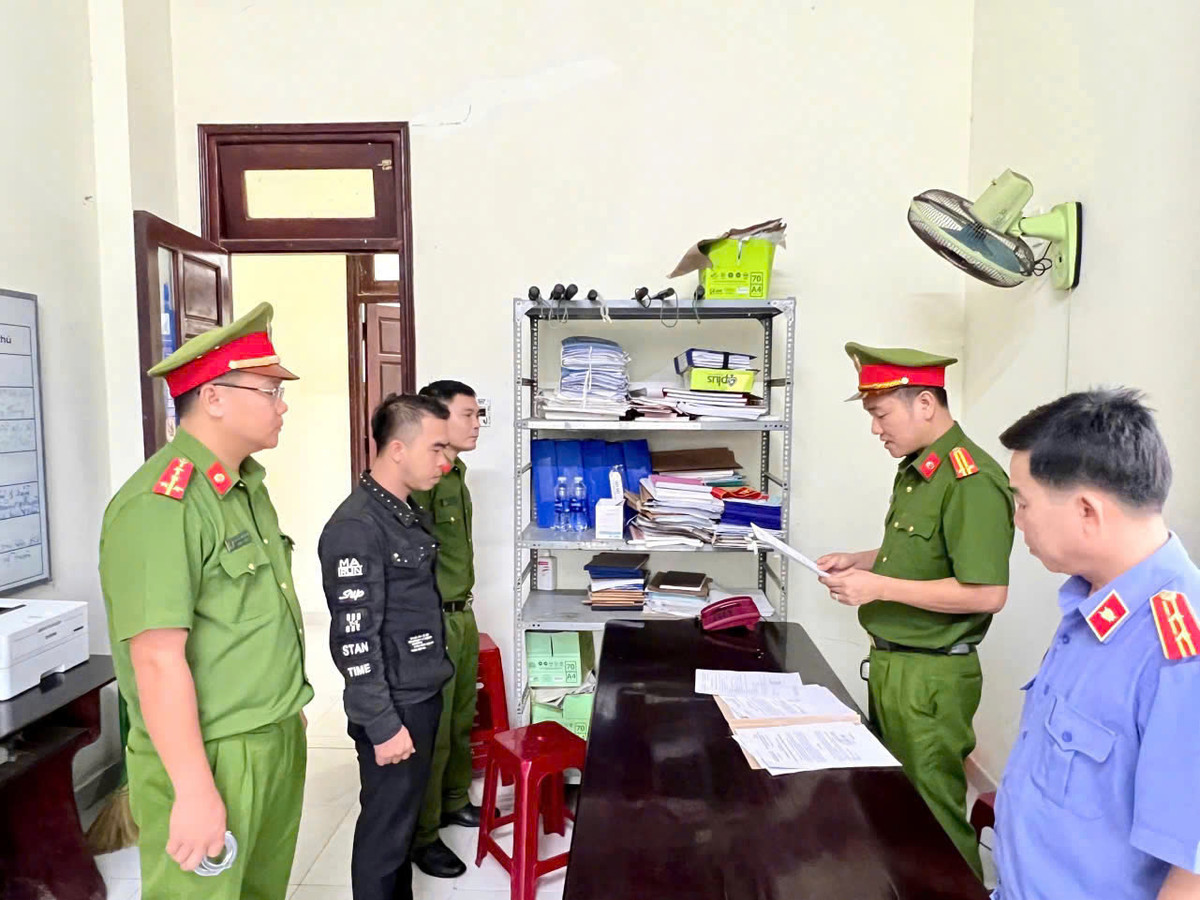 Bắt Phó Ban chỉ huy quân sự xã ở Quảng Nam vì chiếm đoạt tài sản Bat Pho Ban chi huy quan su xa o Quang Nam vi chiem doat tai san