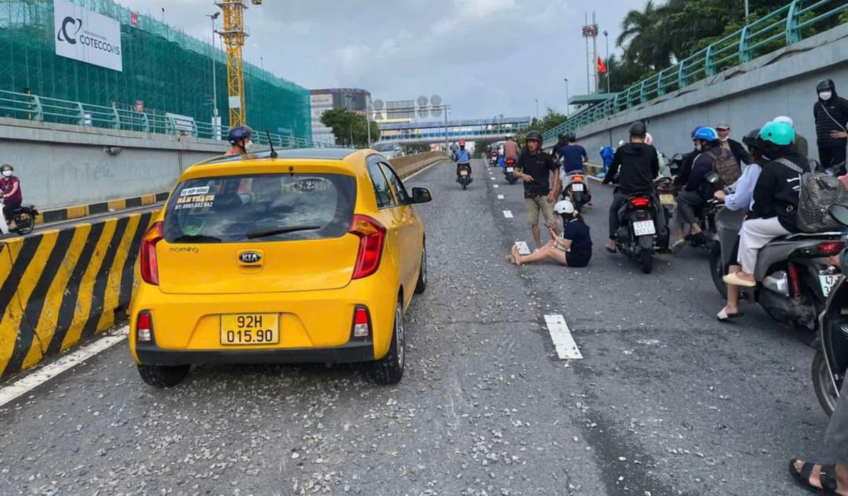 Xử lý tài xế làm rơi đá ở hầm chui Điện Biên Phủ Xu ly tai xe lam roi da o ham chui Dien Bien Phu