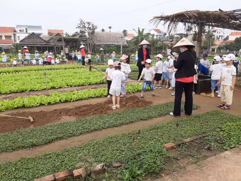 Lang du lich tot nhat the gioi 2024 goi ten Lang rau Tra Que